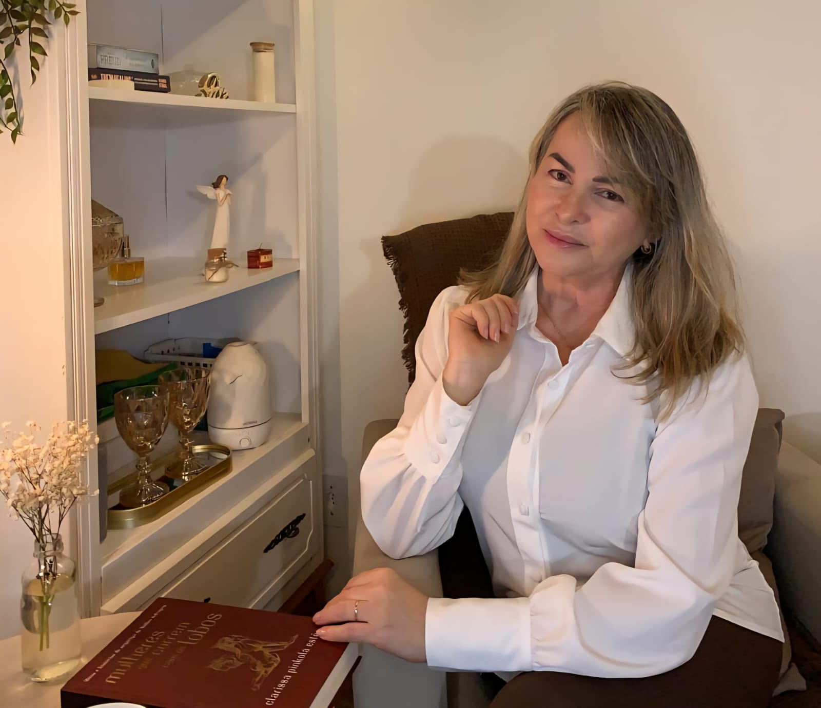 Joyce Eller em seu consultório